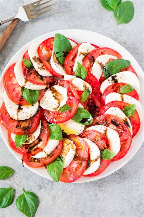 How much fat is in italian caprese snack salad - calories, carbs, nutrition