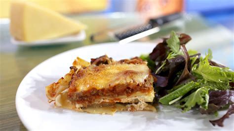 How much fat is in italian lasagna - calories, carbs, nutrition