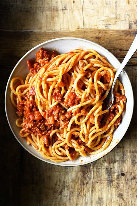 How much fat is in italian spaghetti bolognaise - calories, carbs, nutrition