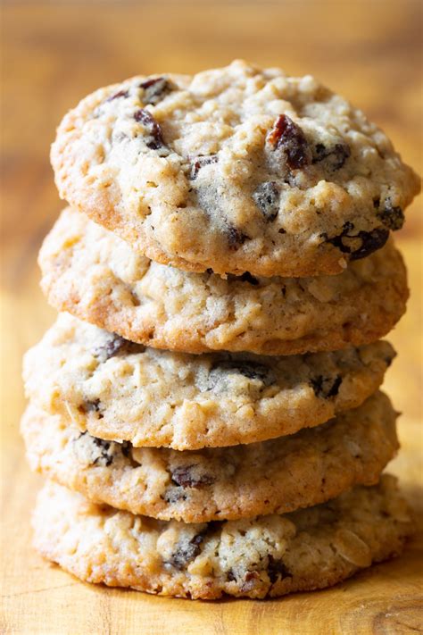 How much fat is in jumbo oatmeal raisin cookie - calories, carbs, nutrition