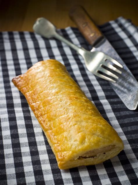 How much fat is in jumbo sausage roll - calories, carbs, nutrition