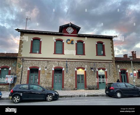 How much fat is in kalamata theme station - greek - calories, carbs, nutrition