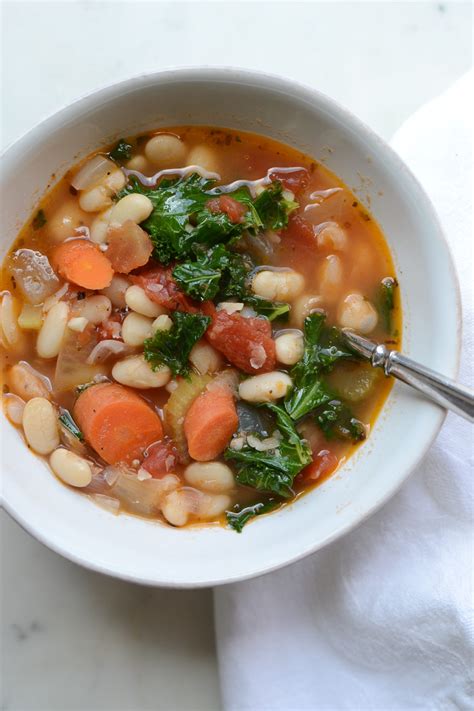 How much fat is in kale and white bean soup - calories, carbs, nutrition