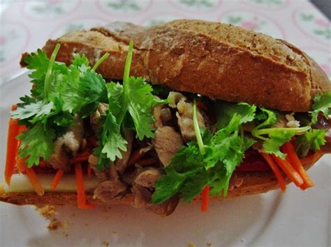 How much fat is in korean bbq chicken banh mi & noodles - calories, carbs, nutrition