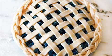 How much fat is in lattice top blueberry pie - calories, carbs, nutrition