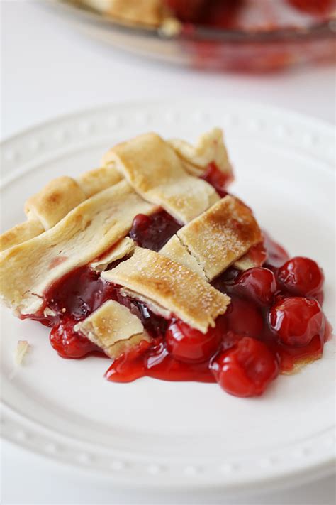 How much fat is in lattice top cherry pie - calories, carbs, nutrition