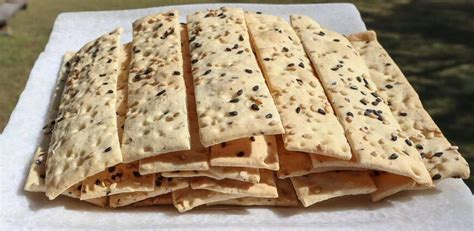 How much fat is in lavosh crackers - calories, carbs, nutrition