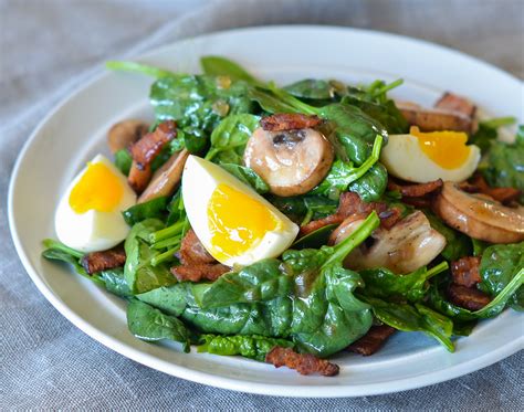 How much fat is in leaf spinach with bacon - calories, carbs, nutrition