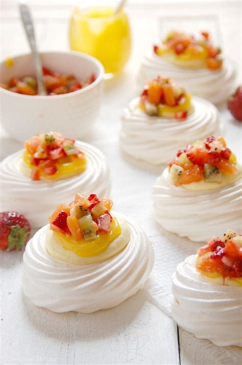 How much fat is in lemon berry meringue mousse - calories, carbs, nutrition