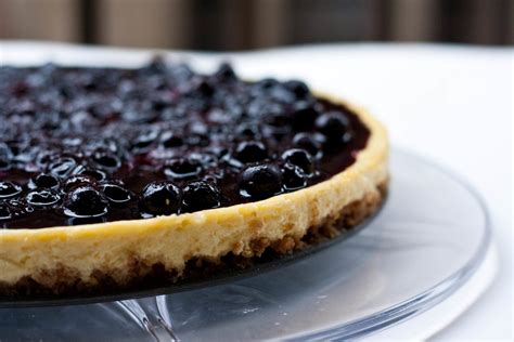 How much fat is in lemon cheesecake with creme fraiche & raspberry coulis - calories, carbs, nutrition