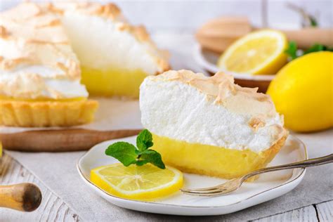 How much fat is in lemon meringue pie - calories, carbs, nutrition