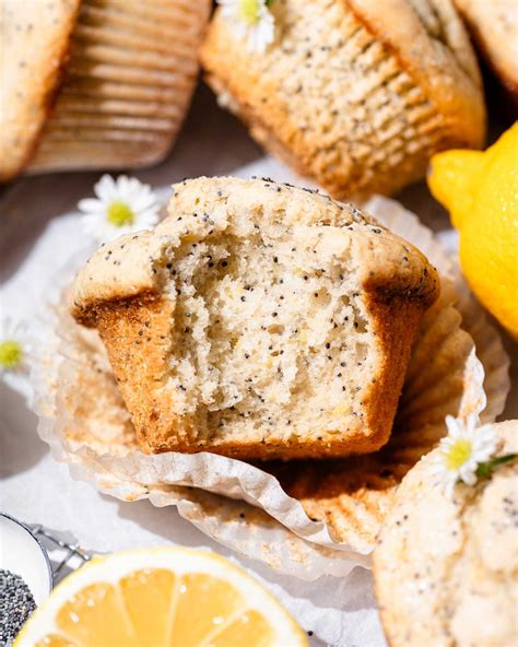 How much fat is in lemon poppy seed muffins - calories, carbs, nutrition