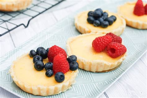 How much fat is in lemon tartlets - calories, carbs, nutrition