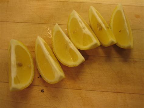 How much fat is in lemon wedges - calories, carbs, nutrition