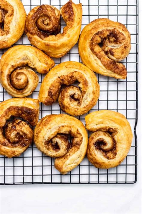 How much fat is in lemon zest cinnamon rolls, with icing - calories, carbs, nutrition