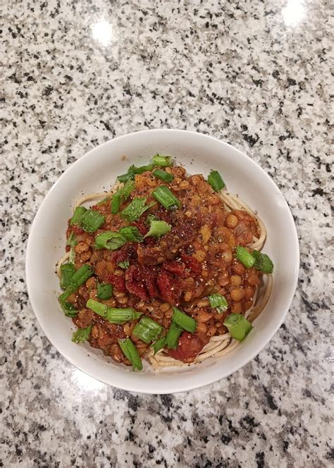 How much fat is in lentil bolognese over whole wheat penne, swiss cheese, haricot verts (600veg) - calories, carbs, nutrition