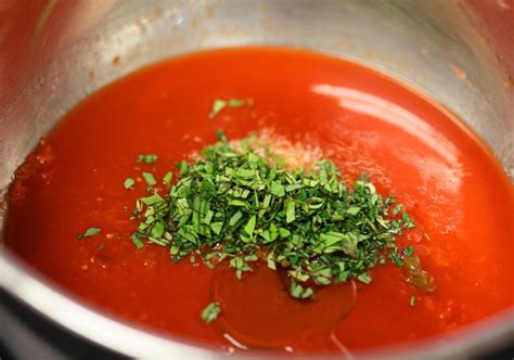 How much fat is in light tomato sauce, vegetarian - calories, carbs, nutrition