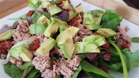 How much fat is in light tuna sundried tomato salad - calories, carbs, nutrition