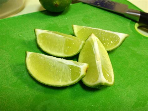 How much fat is in lime wedges - calories, carbs, nutrition