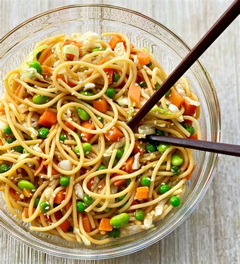 How much fat is in lo mein oriental salad - calories, carbs, nutrition
