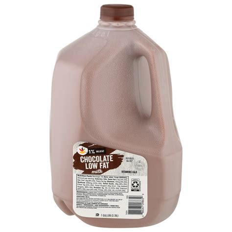 How much fat is in low fat chocolate milk - calories, carbs, nutrition