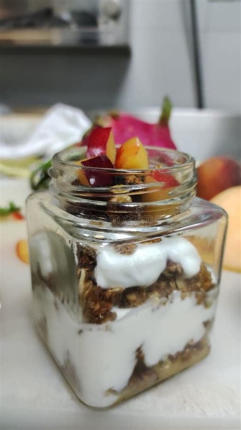 How much fat is in low fat mixed berry granola - calories, carbs, nutrition