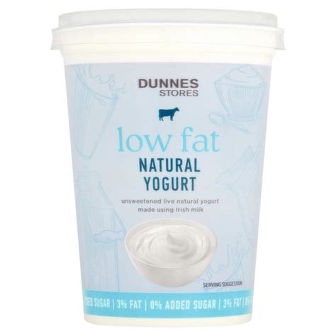 How much fat is in low fat natural yoghurt - calories, carbs, nutrition