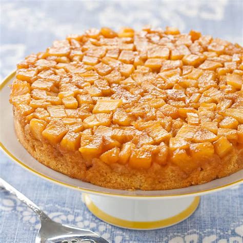 How much fat is in low fat pineapple upside down cake - calories, carbs, nutrition