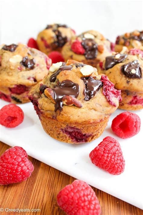 How much fat is in low fat raspberry almond muffin - calories, carbs, nutrition