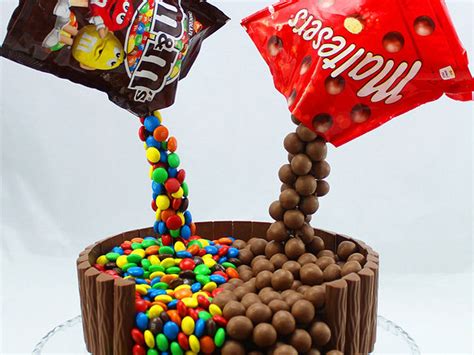 How much fat is in m and m torte - calories, carbs, nutrition