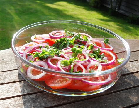 How much fat is in madras spiced pollack on an onion, tomato and coriander salad - calories, carbs, nutrition