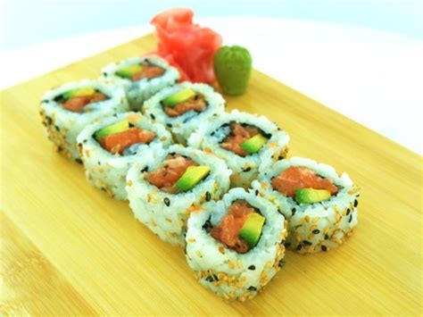 How much fat is in maki rolls - calories, carbs, nutrition