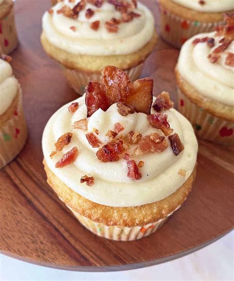 How much fat is in maple bacon cupcakes - calories, carbs, nutrition