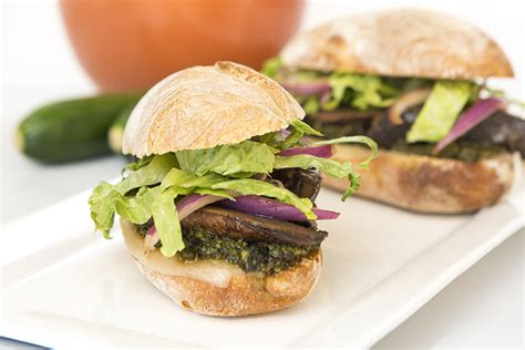 How much fat is in marinated artichoke mushroom sandwich - calories, carbs, nutrition