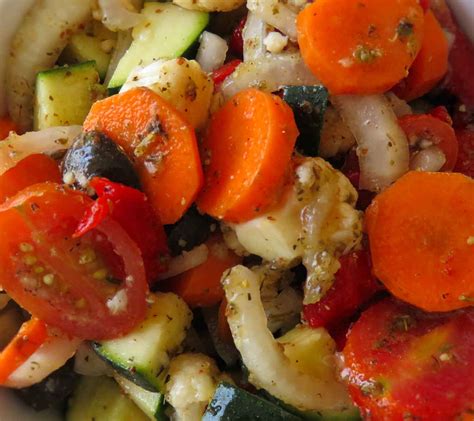 How much fat is in marinated vegetable salad - calories, carbs, nutrition