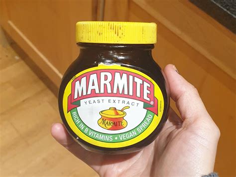 How much fat is in marmite yeast extract - calories, carbs, nutrition