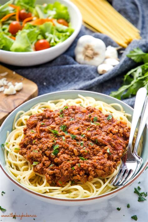 How much fat is in meals - spaghetti with meat sauce - calories, carbs, nutrition