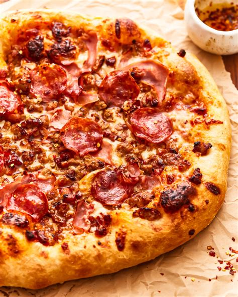 How much fat is in meat lover's pizza - calories, carbs, nutrition