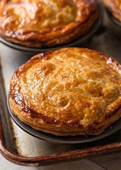 How much fat is in meat pie - calories, carbs, nutrition