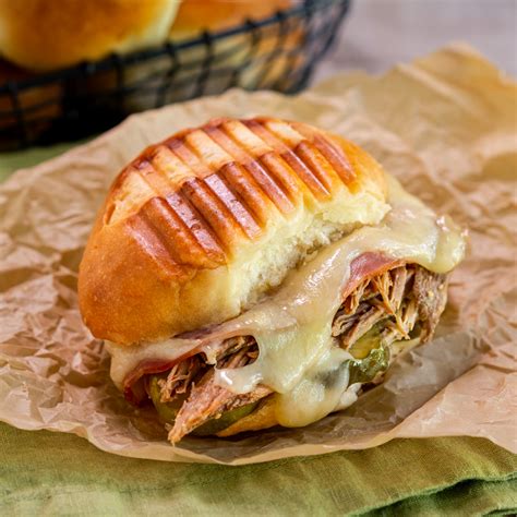 How much fat is in media noche panini sandwich - calories, carbs, nutrition