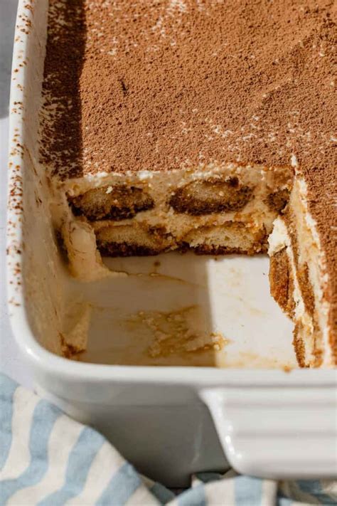 How much fat is in mediterranean deli tiramisu - calories, carbs, nutrition