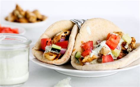 How much fat is in mediterranean grilled chicken white pita - calories, carbs, nutrition