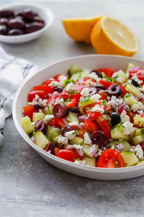 How much fat is in mediterranean salad (16oz) - calories, carbs, nutrition