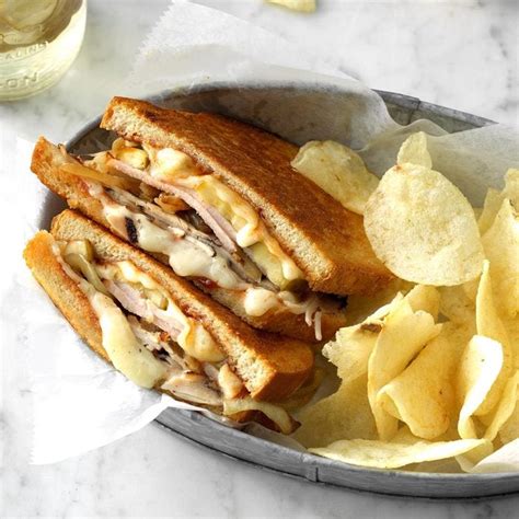 How much fat is in medium turkey melt - calories, carbs, nutrition