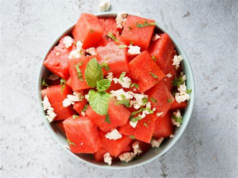 How much fat is in melon, mint and feta salad - calories, carbs, nutrition