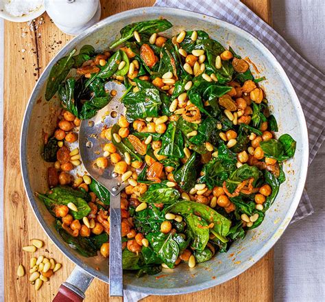 How much fat is in middle eastern chickpeas with spinach - calories, carbs, nutrition