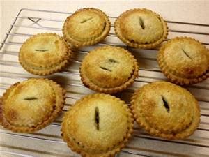 How much fat is in mince pie - calories, carbs, nutrition