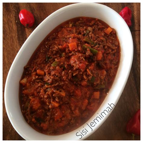 How much fat is in minced irish beef in a rich tomato bolognaise sauce pasta bake - calories, carbs, nutrition