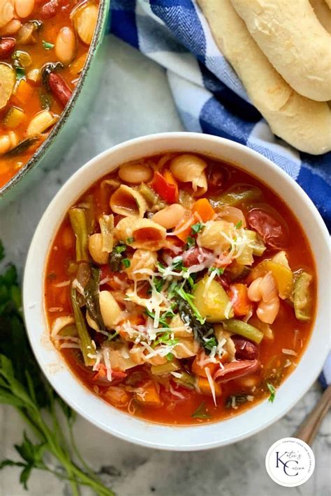 How much fat is in minestrone soup - calories, carbs, nutrition