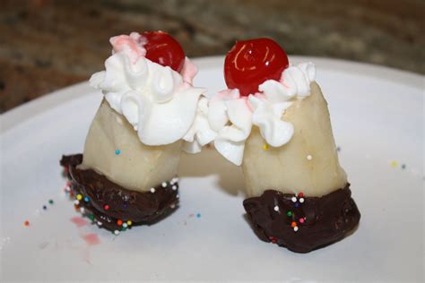 How much fat is in mini banana split - calories, carbs, nutrition